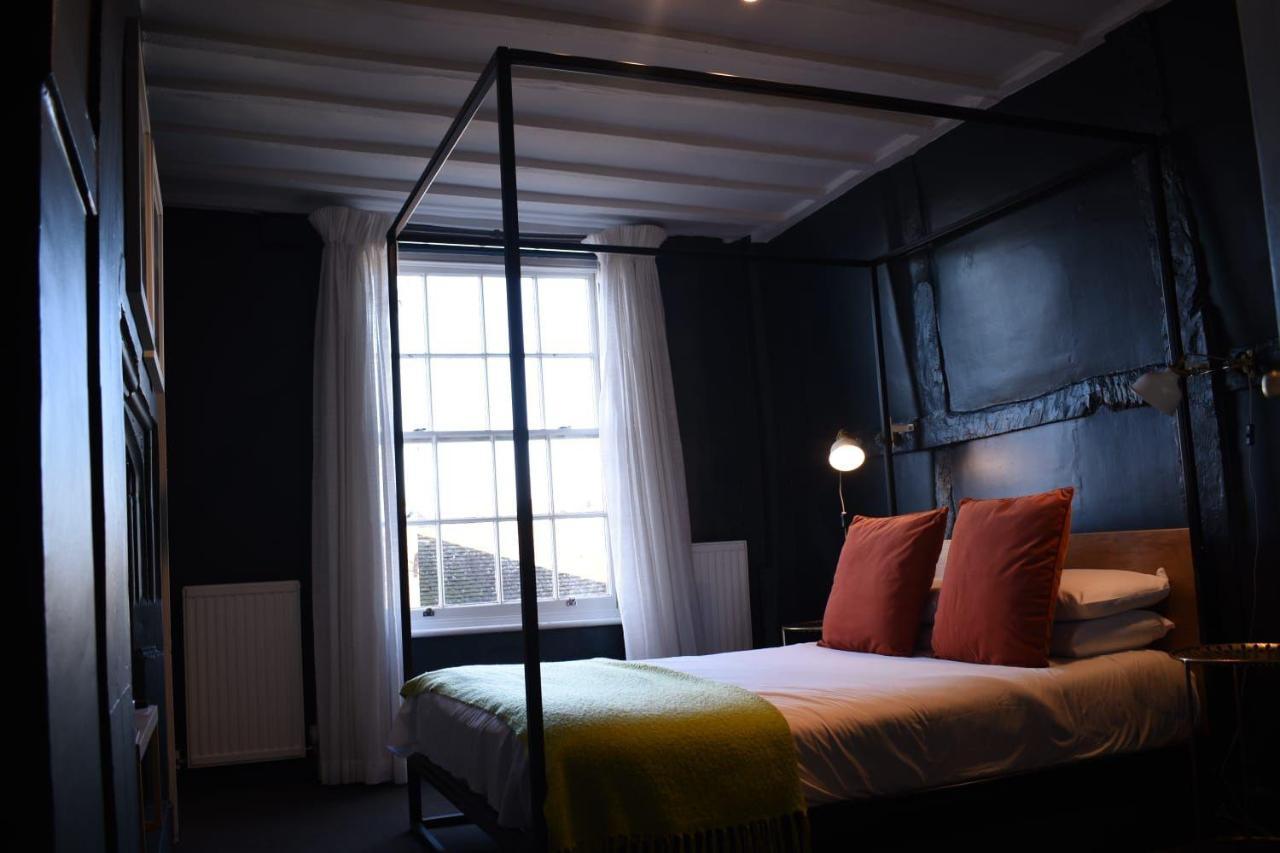 Bed and Breakfast Whitehouse Rye Exterior foto The bedroom at The Old House