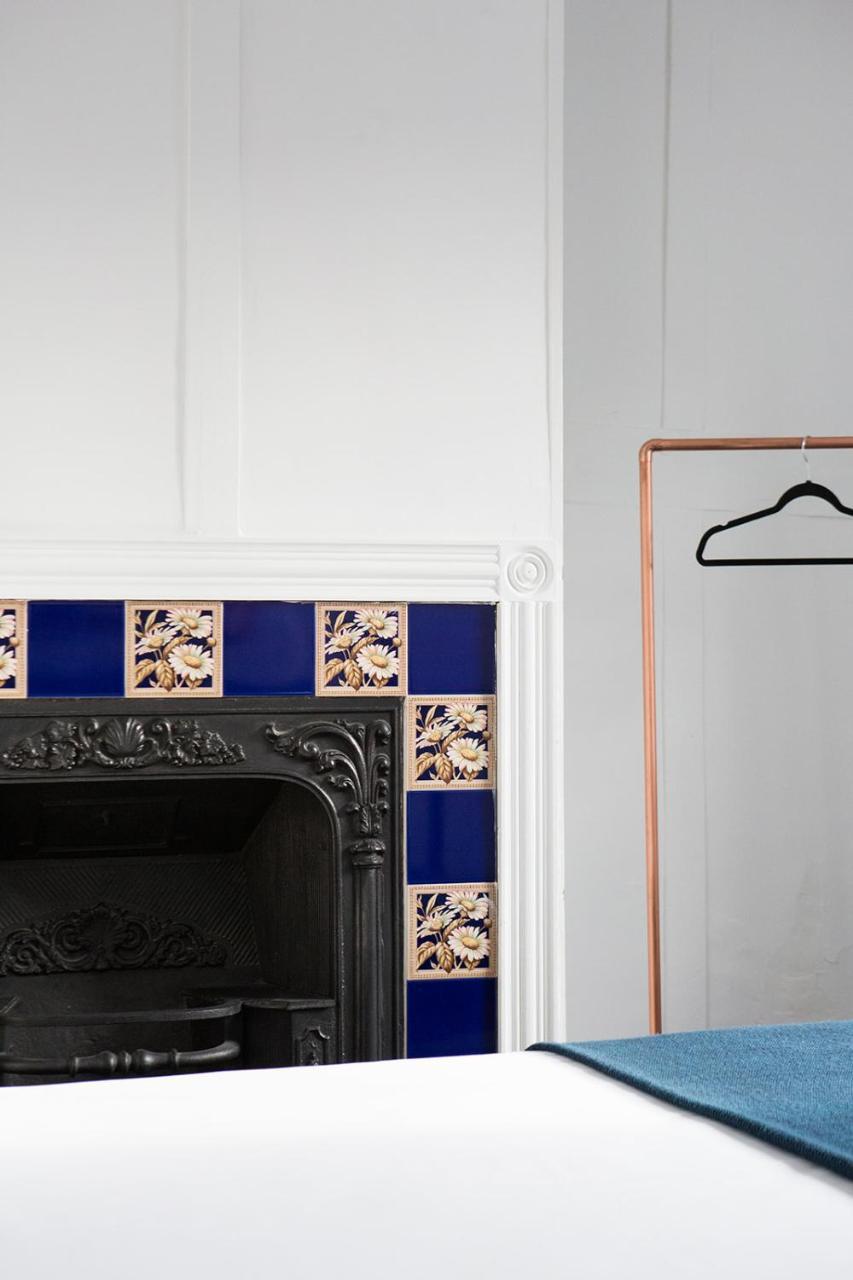 Bed and Breakfast Whitehouse Rye Exterior foto Blue and white tiles